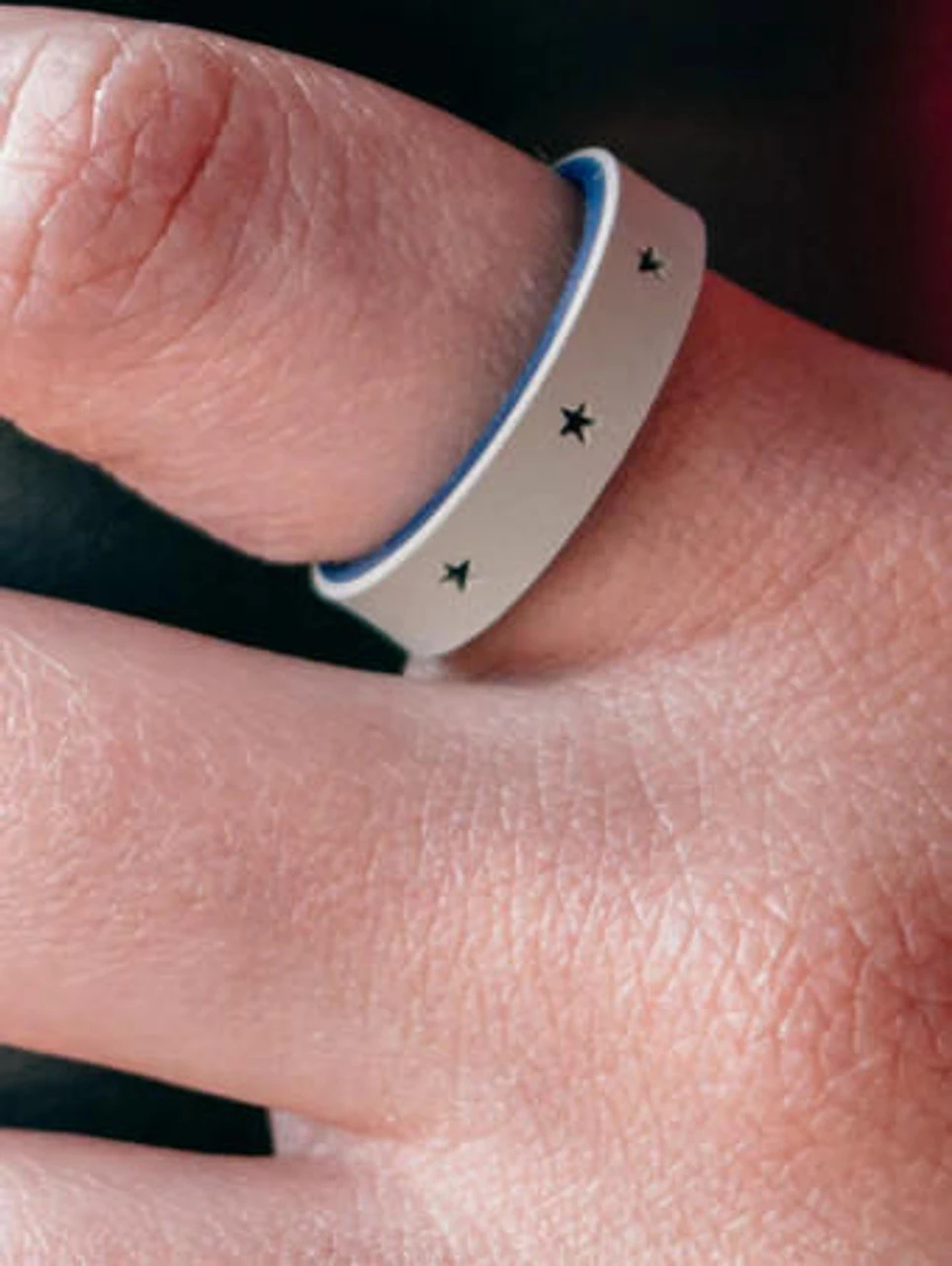 QALO Folds Of Honor Women's Grey/Blue Stars Forever Strata Ring 2 QALO Folds Of Honor Women's Grey/Blue Stars Forever Strata Ring - Image 2