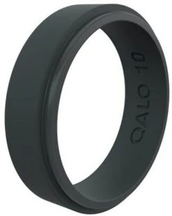 Qalo Men's Step Edge Black Narrow Polish Ring QS9-UNB