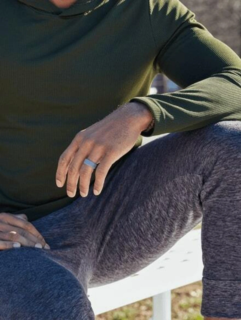 Qalo Men's Tungsten Step Edge Polished Ring QS9-MXM 4 Qalo Men's Tungsten Step Edge Polished Ring QS9-MXM - Image 4