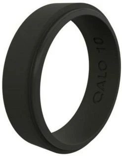 Qalo Women's Step Edge Black Narrow Polished Ring QS9-UNB
